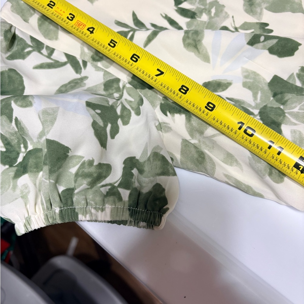 White and green floral print short-sleeve tiered midi dress with a tie belt - Picture 9 of 10